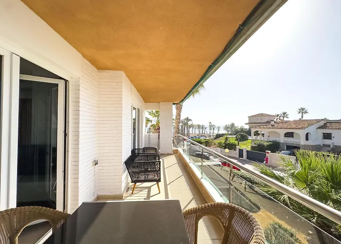Beachfront Primera Linea 1-11 公寓