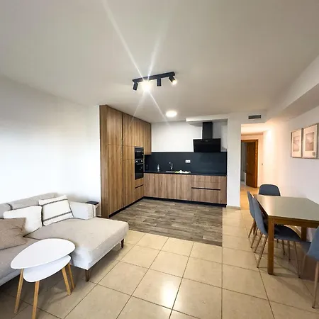 Beachfront Primera Linea 1-11 *